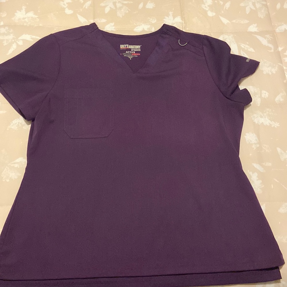 Grey's Anatomy Spandex Stretch
V-Neck Tuck-In Top
